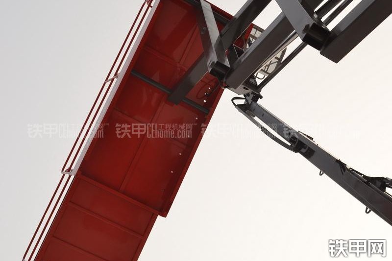 曼尼通100XEL高空作业机械整机外观