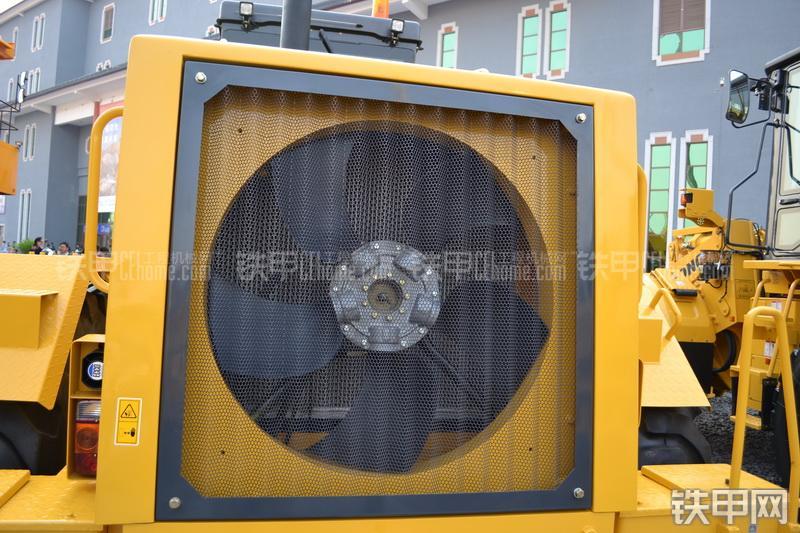 柳工CLG425III平地机整机外观