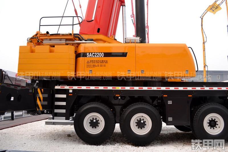 三一重工SAC2200起重机整机外观