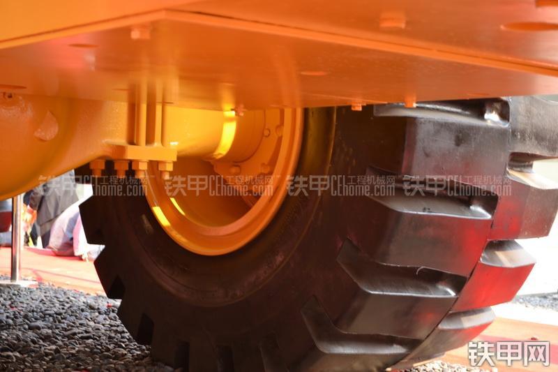 柳工CLG899III装载机局部