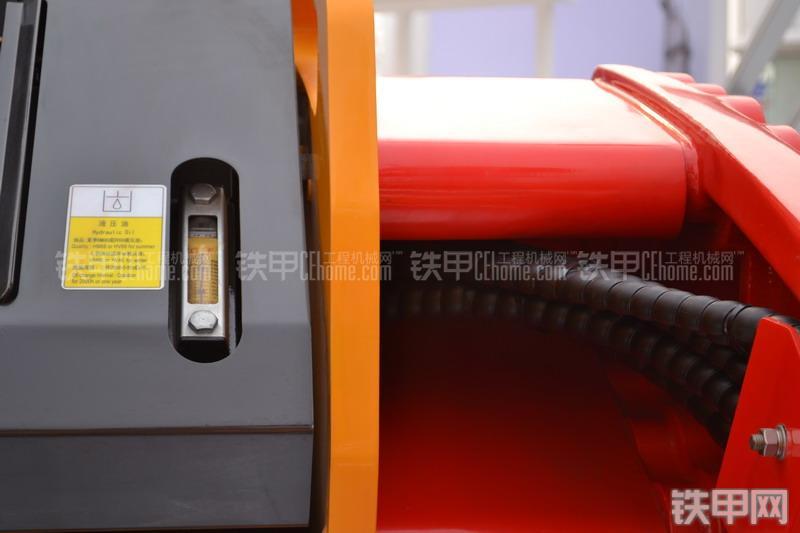 三一重工STR130C压路机整机外观