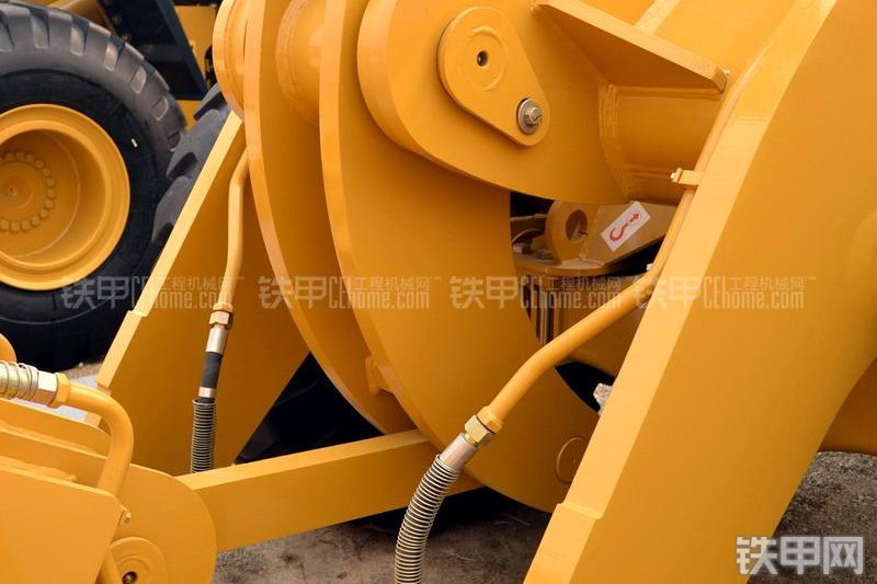 山工SEM660B装载机整机外观