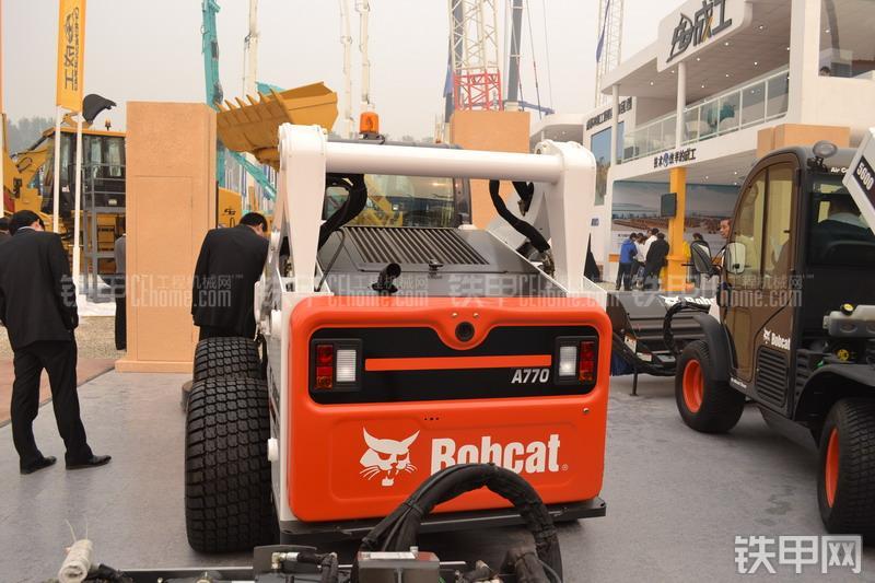 山猫A770四轮转向滑移装载机整机外观