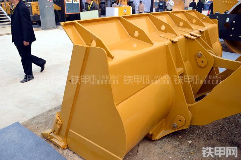 山工SEM658C装载机整机外观