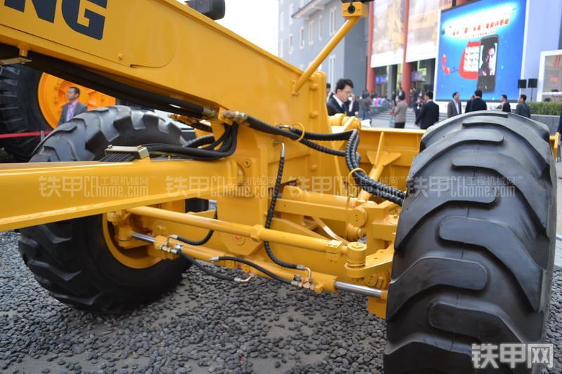 柳工CLG425III平地机整机外观