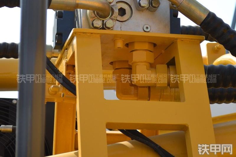 山推HJC5300THB-37沃尔沃泵车整机外观