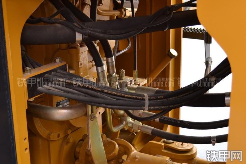 山工SEM650B装载机局部