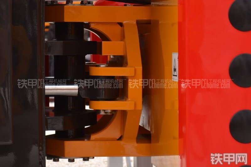 三一重工SSR260压路机局部