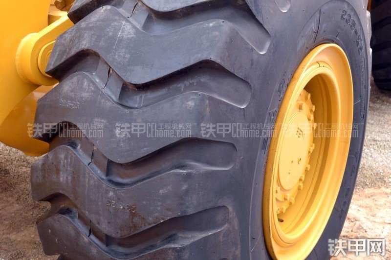 山工SEM660B装载机整机外观