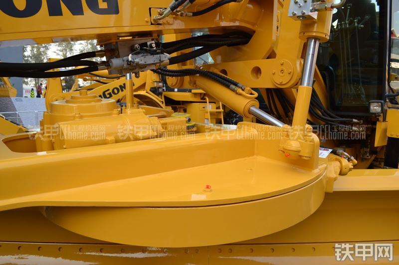 柳工CLG425III平地机整机外观