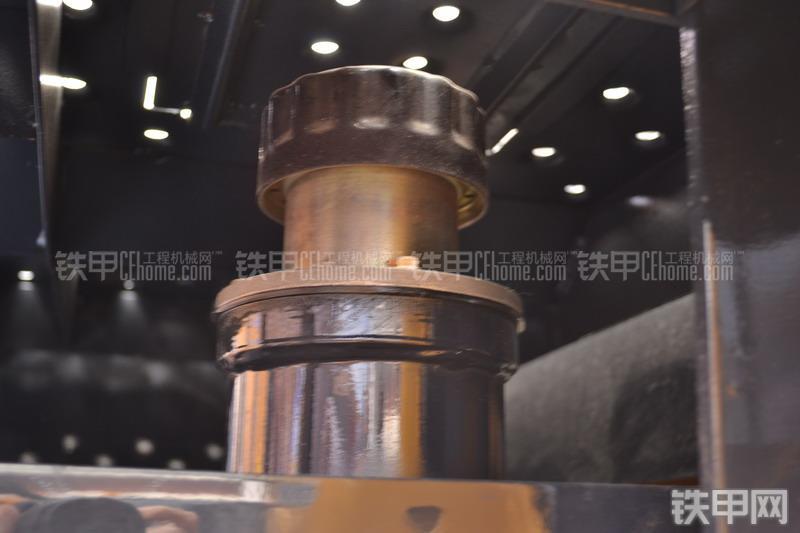 山工SEM650B装载机局部