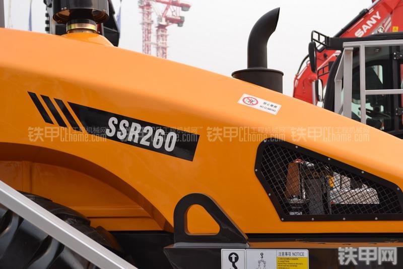 三一重工SSR260压路机局部