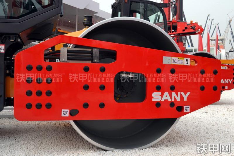 三一重工SMR222压路机整机外观