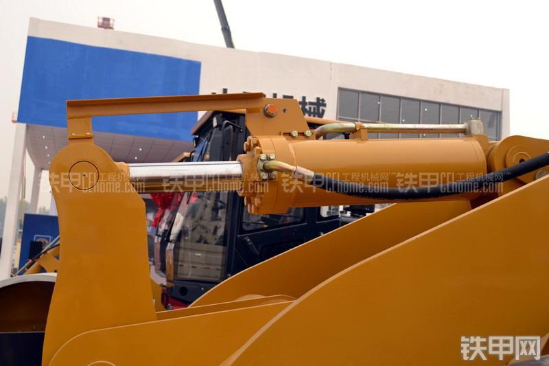 山工SEM658C装载机整机外观