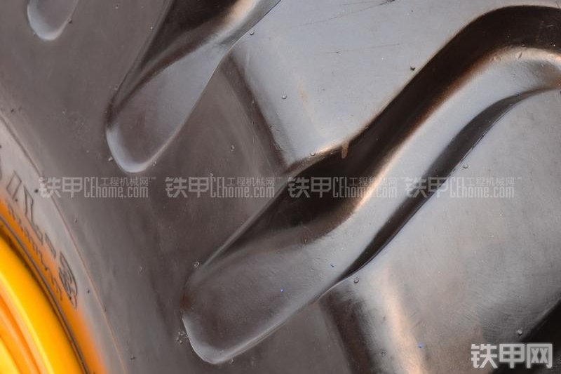 三一重工SSR260压路机局部