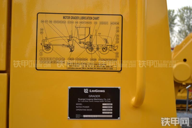 柳工CLG425III平地机整机外观