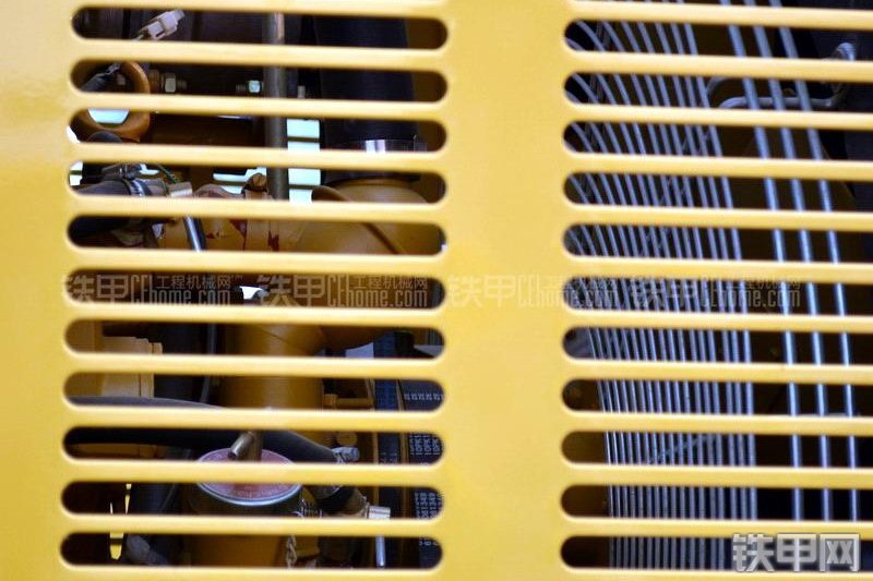 山工SEM660B装载机整机外观