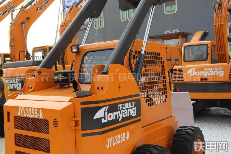 詹阳重工JYL3255-A滑移装载机整机外观