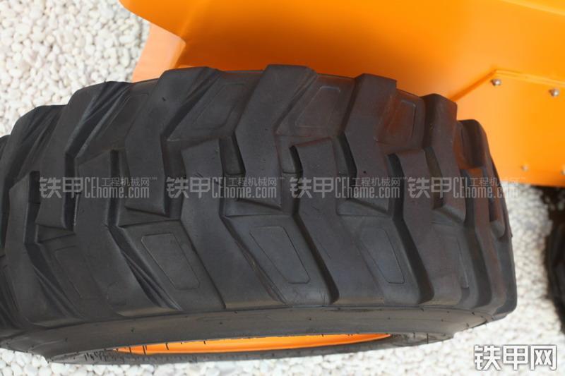 詹阳重工JYL3255-A滑移装载机整机外观