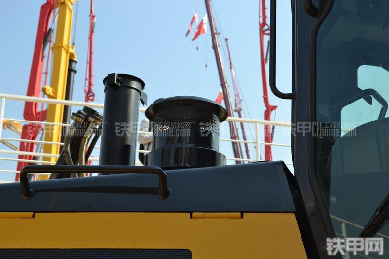 山推SD24-5推土机整机外观