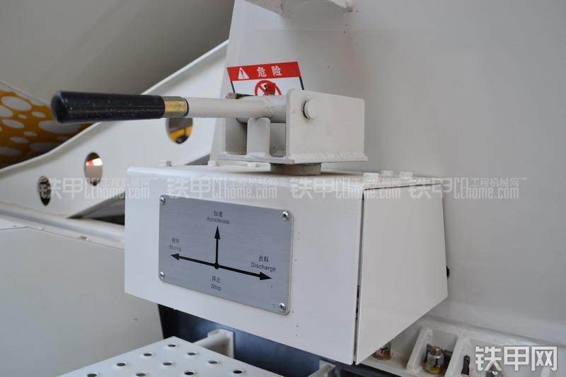 山推HJC5250GJB日野搅拌运输车局部