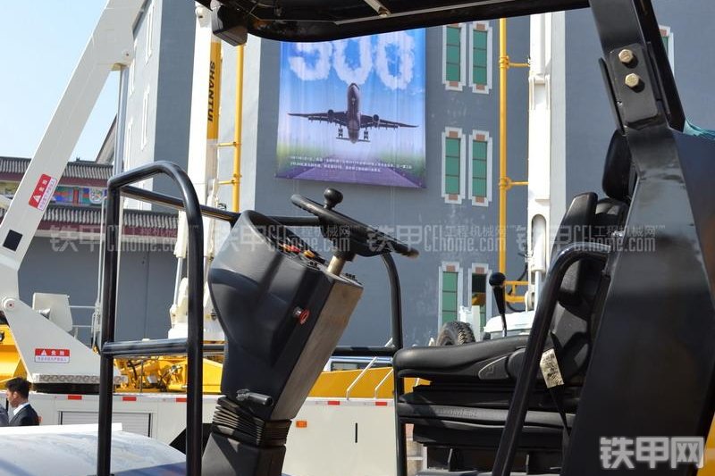 山推SR10压路机整机外观