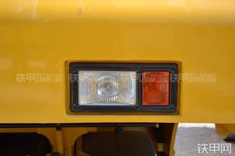 山推SR30T-3压路机整机外观