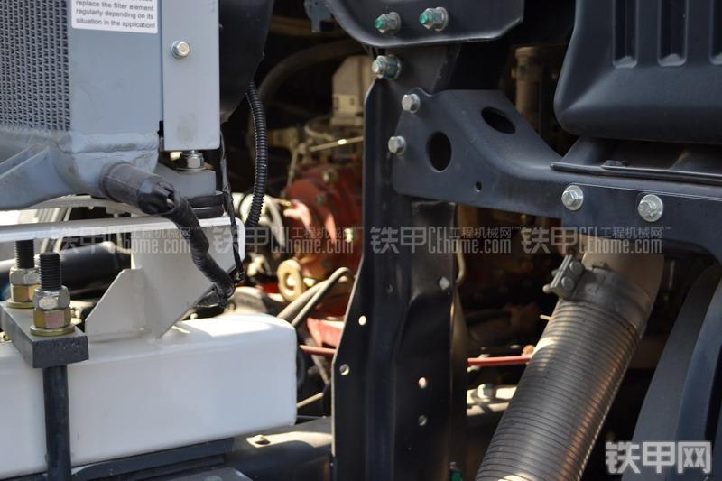 山推HJC5250GJB日野搅拌运输车局部