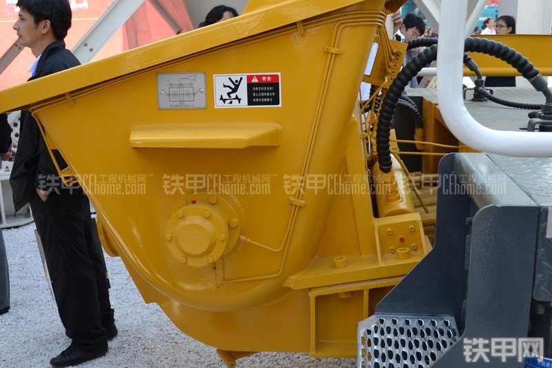 山推HLC5122THB-16I东风天锦车载泵整机外观