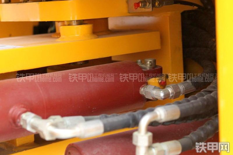 徐工XG142压路机整机外观