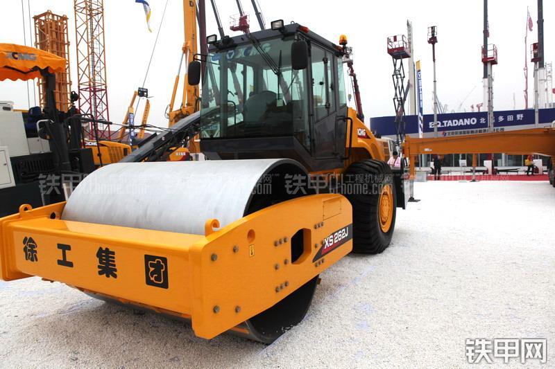 徐工XS262J压路机整机外观