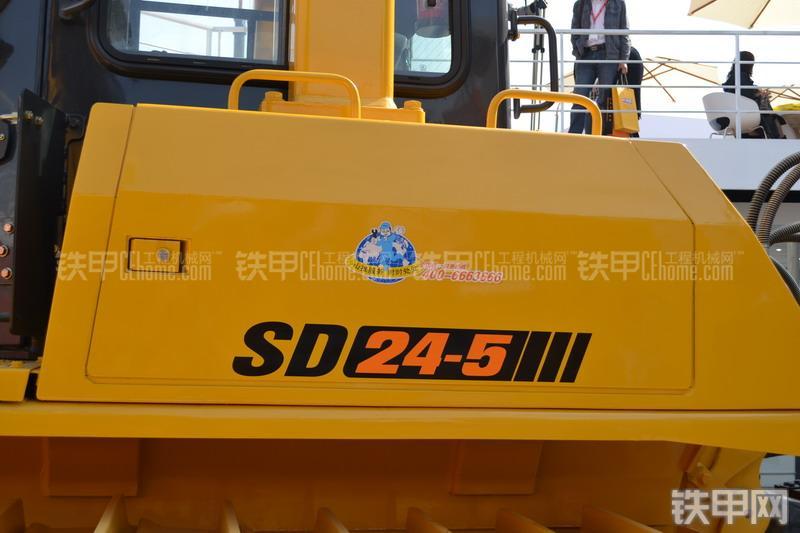 山推SD24-5推土机整机外观