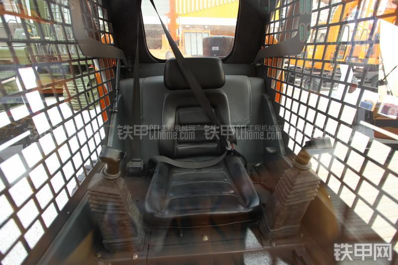 詹阳重工JYL3255-A滑移装载机整机外观