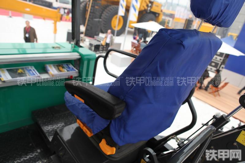 徐工RP953S沥青摊铺机整机外观