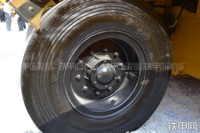 山推SR30T-3压路机整机外观