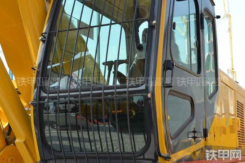 山推SER26旋挖钻整机外观