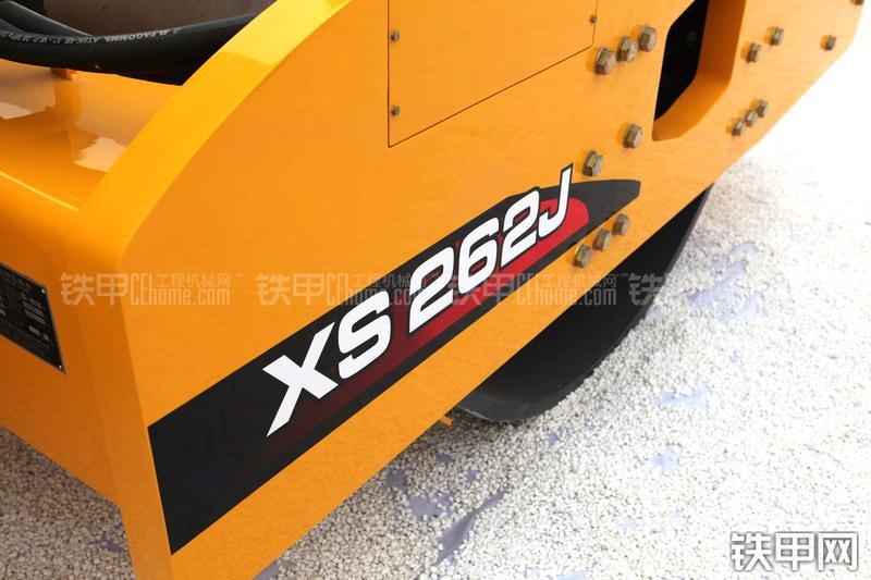 徐工XS262J压路机整机外观
