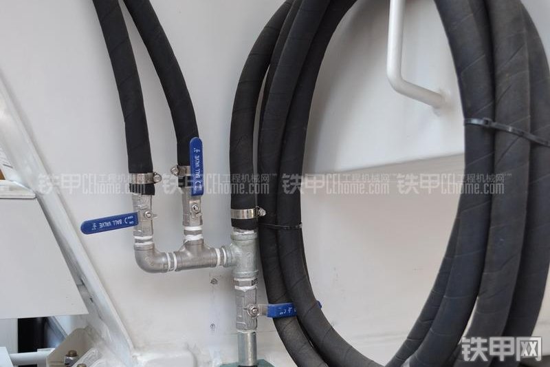 山推HJC5250GJB日野搅拌运输车局部