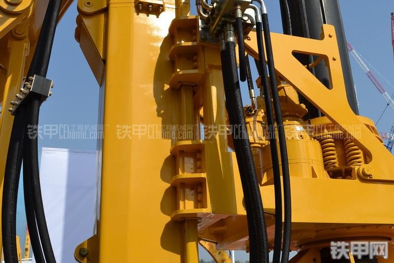 山推SER30旋挖钻整机外观