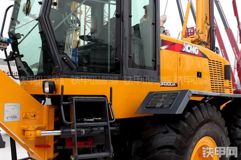 徐工GR300A平地机整机外观