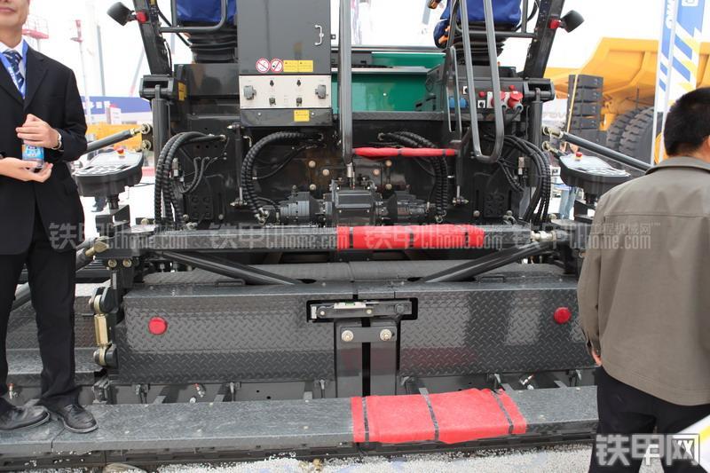 徐工RP953S沥青摊铺机整机外观