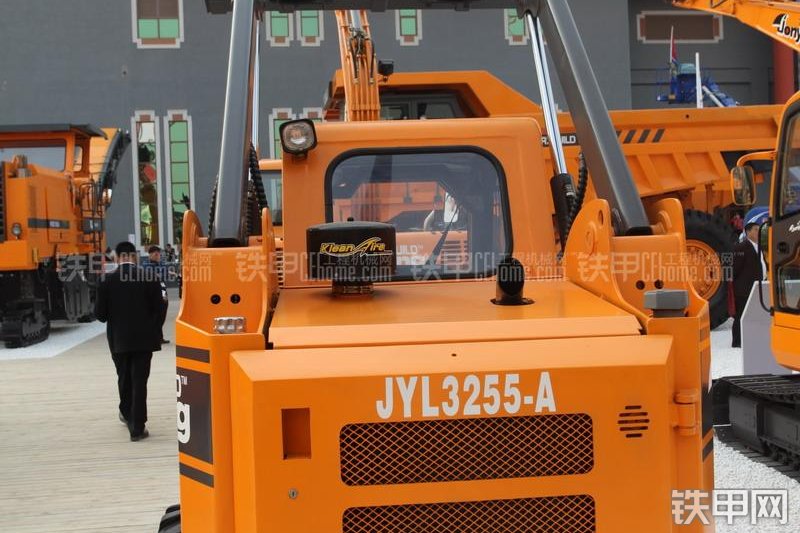 詹阳重工JYL3255-A滑移装载机整机外观
