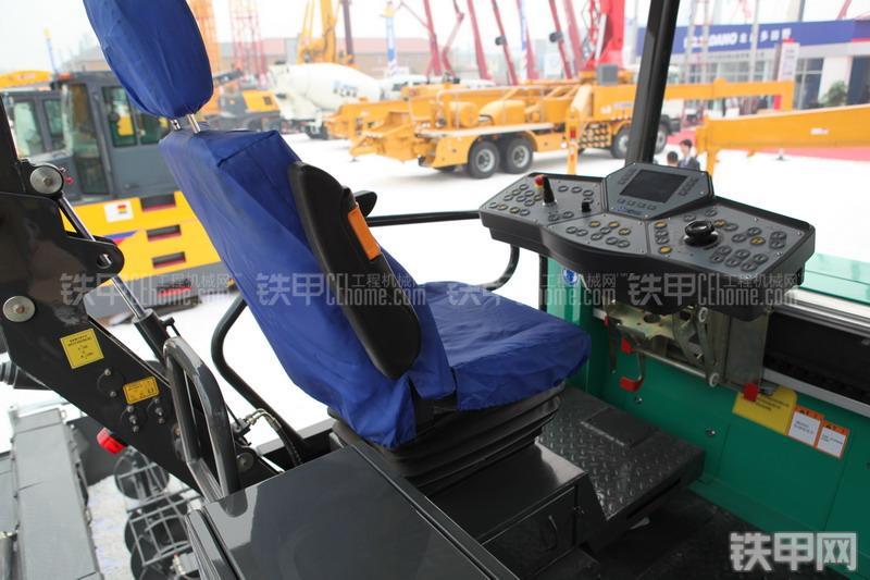 徐工RP953S沥青摊铺机整机外观