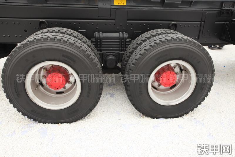 徐工SQZ600K起重机整机外观