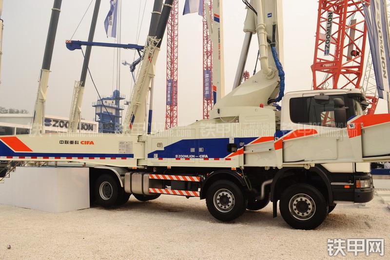 中联重科ZLJ5530THBK 63K-6RZ斯堪尼亚泵车整机外观