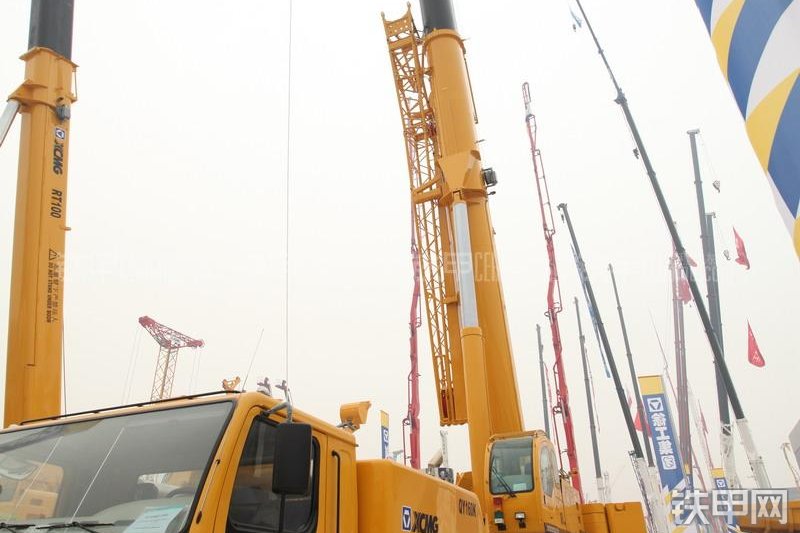 徐工QY160K起重机整机外观