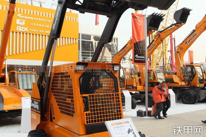 詹阳重工JYL3255-A滑移装载机整机外观