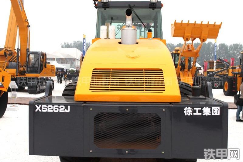 徐工XS262J压路机整机外观