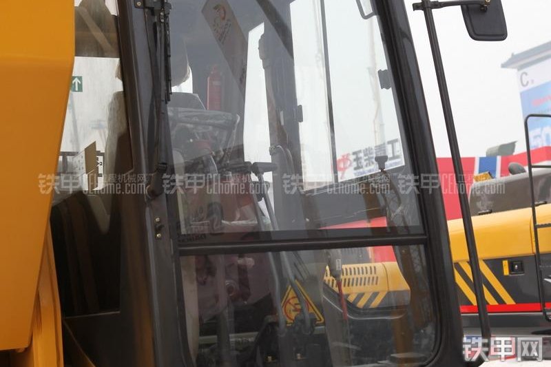 玉柴YCD400连续墙抓斗整机外观