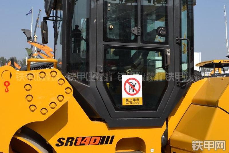山推SR14D压路机整机外观